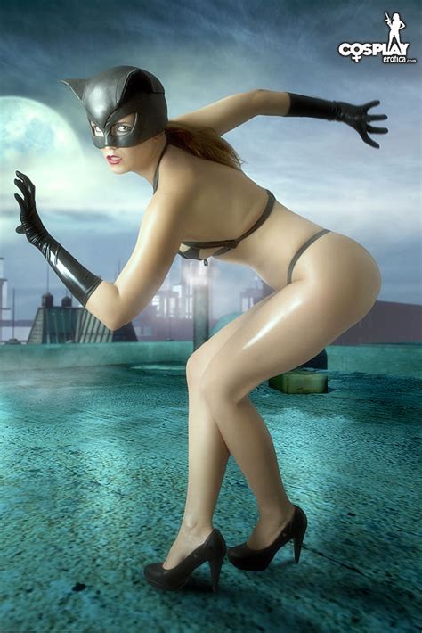 Erotic Cosplay Catwoman Showing Her Sexy Tits