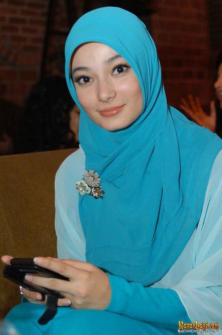Wanita Cewek Hijab Berpakaian Tapi Telanjang Sexy Jasa