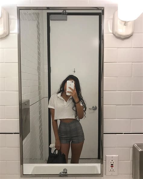 Mirror Selfie Pikolct