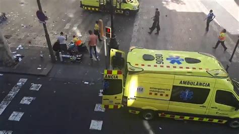 van crashes into pedestrians on barcelona s las ramblas youtube