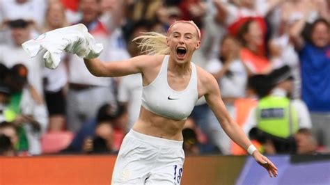Picture Of England Football Star Taking Her Shirt Off Is Empowering