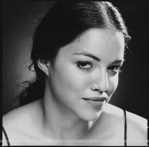 sintético 92 foto michelle rodríguez mexican actress mirada tensa