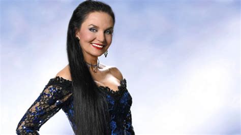 crystal gayle   inducted  grand ole opry wbbj tv
