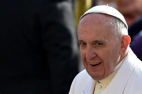 genocide pourquoi tant de precautions du pape francois la croix
