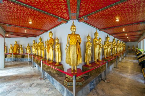 wat pho  bangkok  temple   reclining buddha  guides
