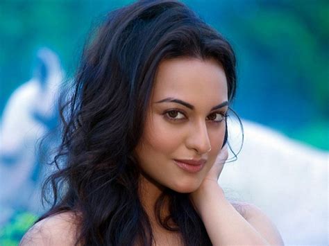 sonakshi sinha hd wallpapers ~ wall pc