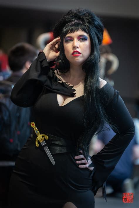 Elvira Mistress Of The Dark By Foxy Bop Cosplay Food And Cosplay
