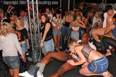 forumophilia porn forum wild party girls getting hardcore picture sets