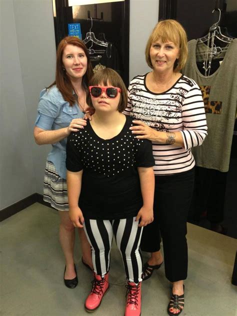 karrie with her mom sue and sister kate at the wet seal photo shoot