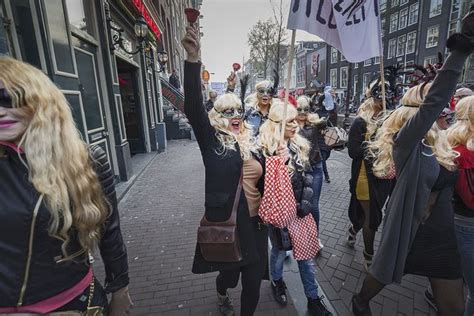 prostituees protesteren tegen de gemeente amsterdam nrc