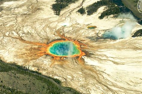 yellowstone supervolcano hit with 878 quakes as experts fear eruption