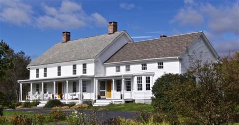 year  colonial home hits  market