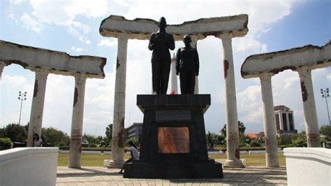monumen  dibangun  kenang perjuangan bangsa indonesia