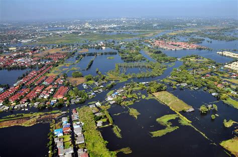 bangkok flooding shades of hurricane katrina and updated