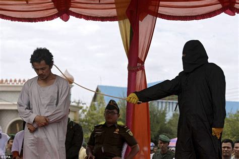 indonesia cane 32 men for violating aceh province s strict islamic laws daily mail online