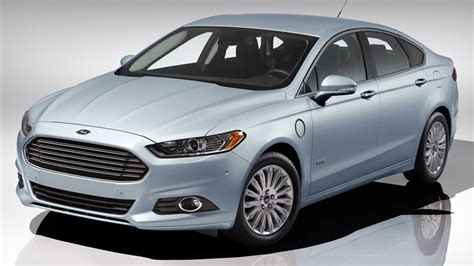 detroit auto show  ford pushes   fusion   mpg