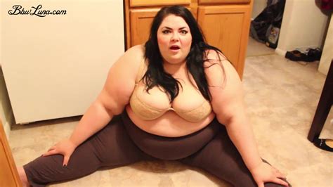 black haired bbw luna demonstrates her body in brown pants