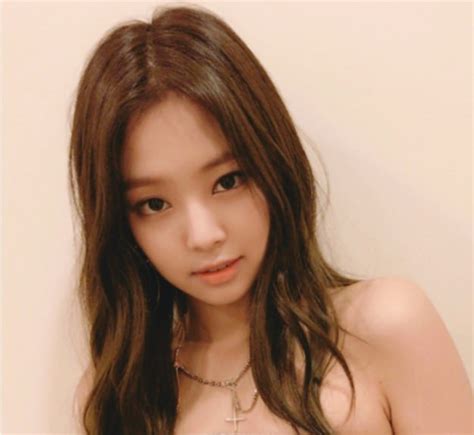 Fans Thought Blackpink Jennie Was Completely Topless In