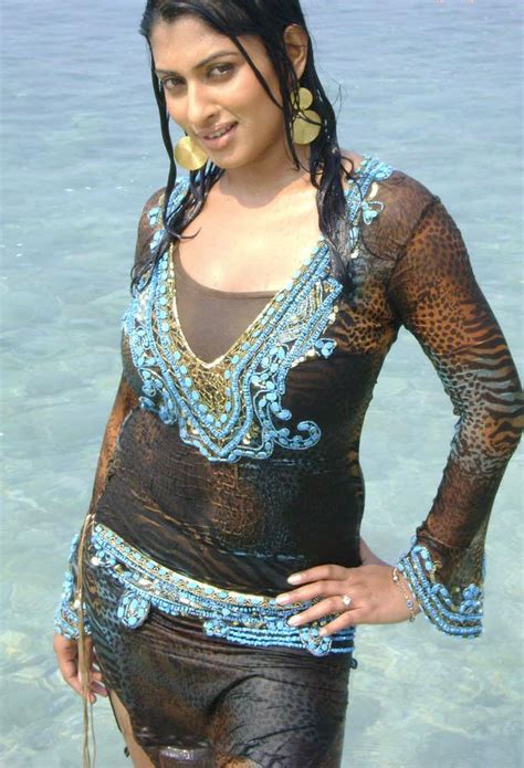 Tamil Hot Actress Hot Scene Malavika Hot Sexy
