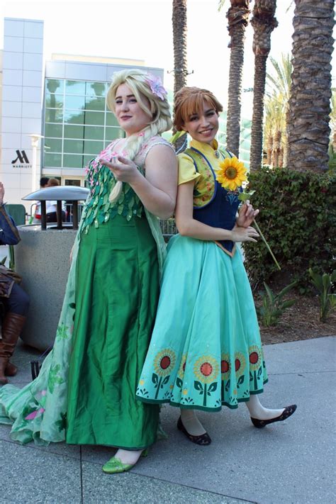 Elsa And Anna — Frozen Best Disney Cosplays At Wondercon