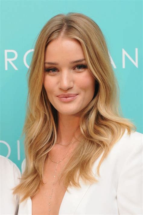Rosie Huntington Whiteley Dares To Bare Her Cleavage Again In A Simple