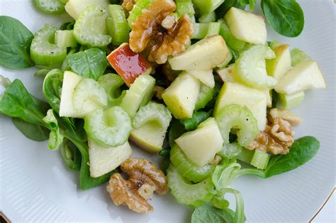 gezonde salade met selderij healthy food happy faces