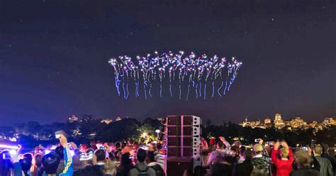 toronto    huge drone light show  weekend