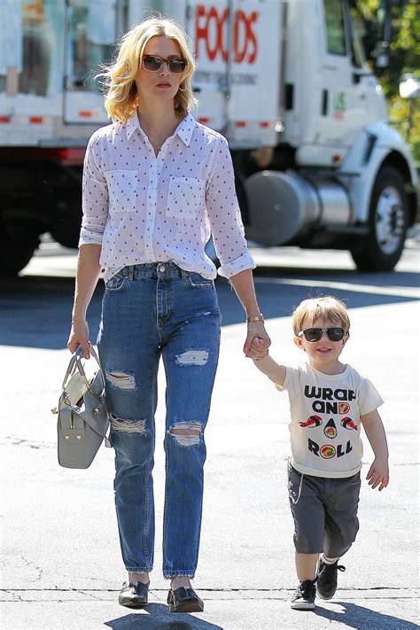 january jones ripped mom jeans street style pinterest mom queen and january jones