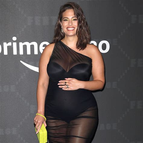 Ashley Graham Admits She S Trying To Embrace Pregnant Body In Nude