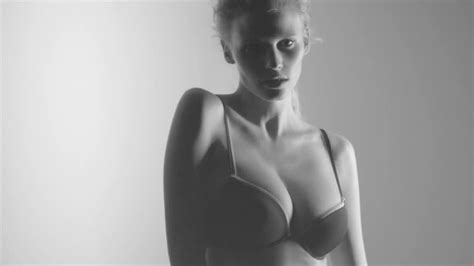 Lara Stone Calvin Klein ´´underwear Naked Glamour