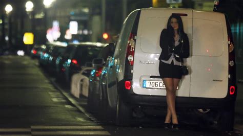 Video Les Prostituées Saluent L Abrogation Du Délit De Racolage Passif