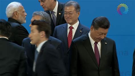 【悲報】韓国の文在寅大統領、g20で会話に入れず終始キョロキョロ Netgeek