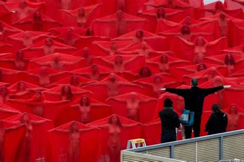 photographer spencer tunick s melbourne nude photo shoot a