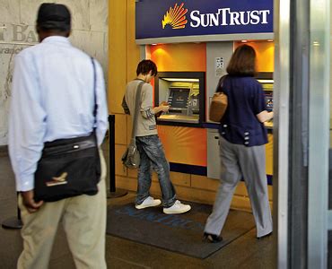 banks lend  hoard  treasurys money bloomberg