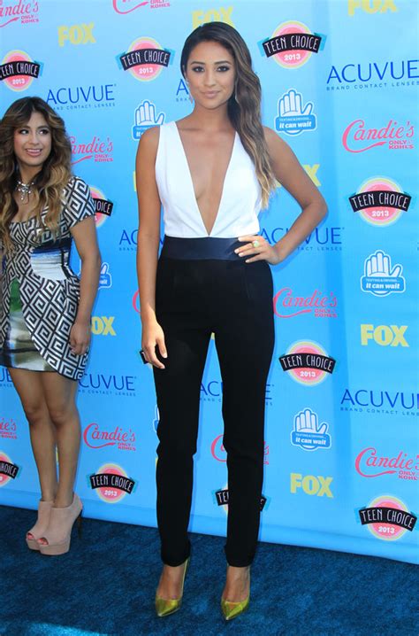 [pics] shay mitchell teen choice awards outfit — sexy