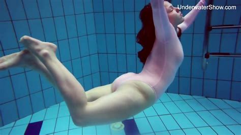 Redhead Simonna Showing Her Body Underwater Eporner