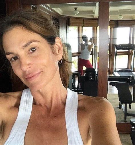 cindy crawford  showed   makeup  face  instagram