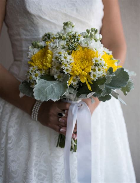 wedding wisdom wednesday the most affordable flowers for spring