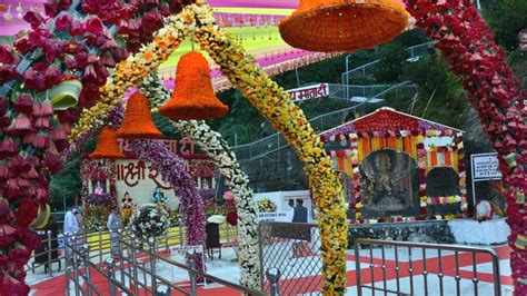 vaishno devi pilgrimage  devotees reach katra  day
