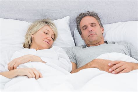 16 Reasons Why Married Couples Should Sleep Together Same Bed Lifevif