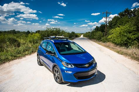 chevrolet bolt finally starts  outsell  volt carscoops