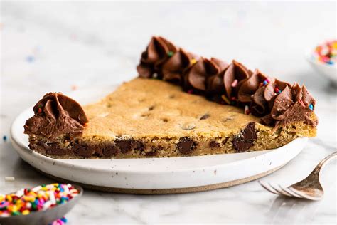 chocolate chip cookie cake recipe joyfoodsunshine
