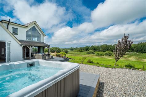 Top 5 Holiday Cottages With A Hot Tub In North Wales