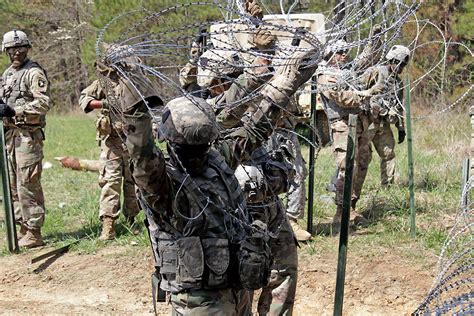 101st Airborne Division Combat Engineers Heighten Defensive Skills With
