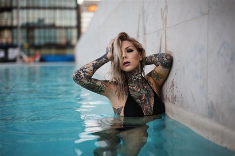 hintergrundbilder frau modell blond fotografie kleid tätowierung pool mode kleidung