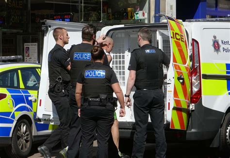 man arrested   drunk  disorderly  walking   window  shop  gravesend
