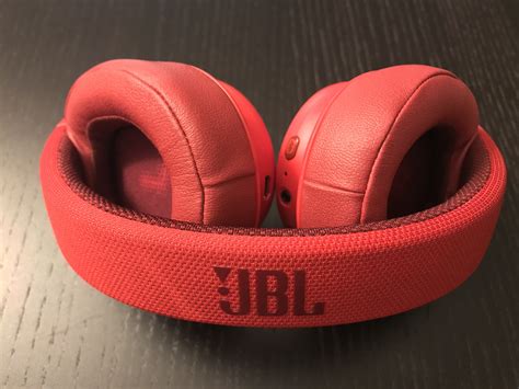 jbl ebt wireless headphone review good sound   modest price techhive