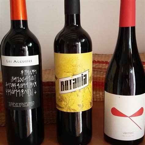 fab  valencia wines       label   design