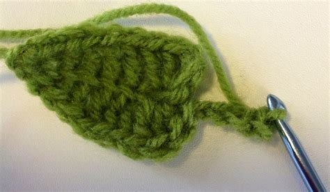 crochet leaf tutorial crochet leaves crochet leaf patterns
