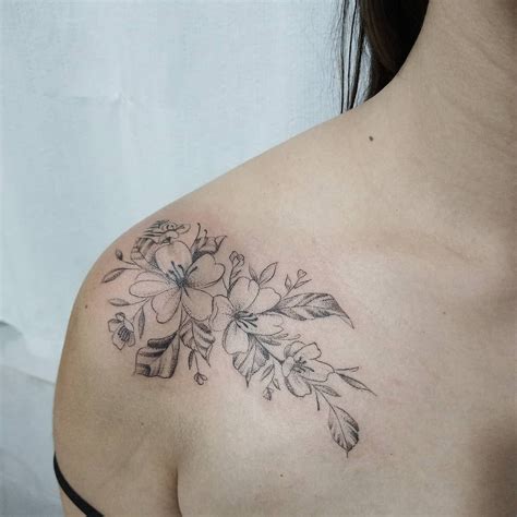 tatuagem de flor  ombro  fotos de todos os estilos  se inspirar shoulder cover